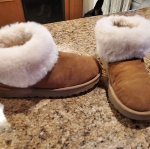 Women's ugg mini fluff size 9